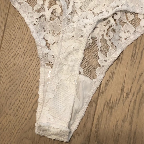 Lulu’s White Lace Bodysuit corset ruffle Sz S - Picture 9 of 16